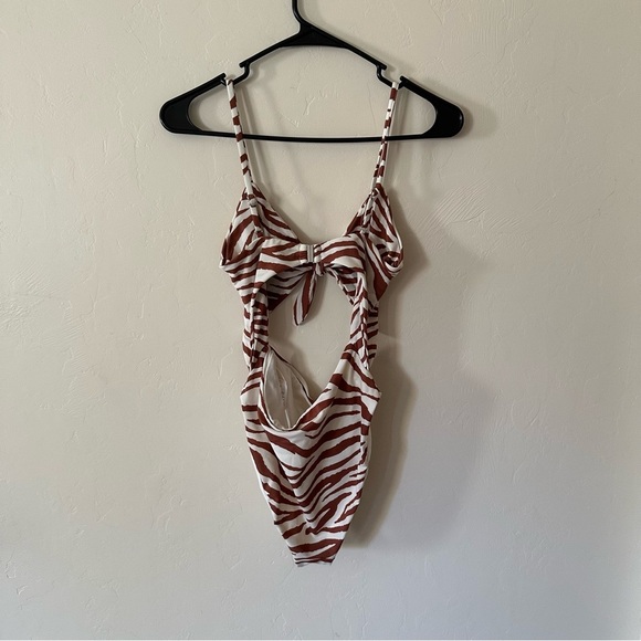 Veronica Beard Aniston cutout swimsuit - Picture 7 of 10